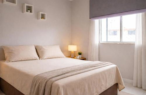 Apartamento Espaçoso e Completo com 3 Quartos - 2 Banheiros - Até 6 Pessoas - Check-in Automático 24h - Garagem Coberta - Foto 25