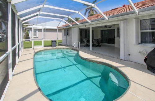 Chic & modern canal-front retreat with private pool - Azure Tides - Photo 22