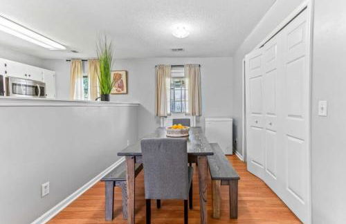 Screened Porch, Firepit, Patio! Peaceful in Pooler - Foto 22