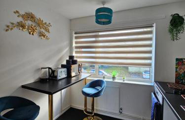 Large Stylish 2 Bedroom Apartment Stevenage Sleep 6 - Foto 14