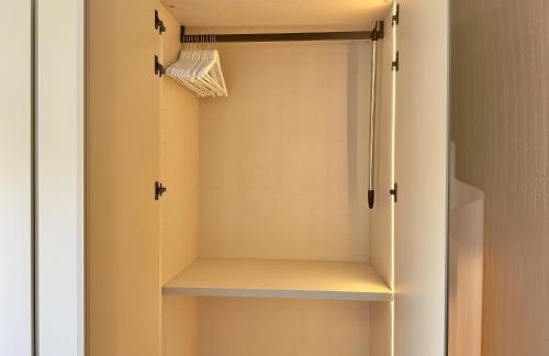 Luxury Seafront Apartment - Beach Access - Parking & WiFi - by Coral Property - Foto 49