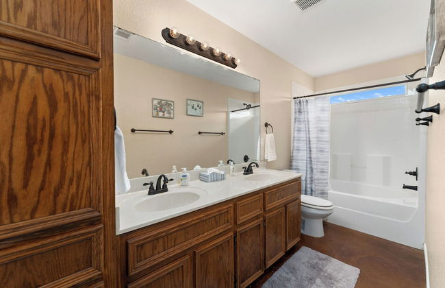 Spacious 3BR Home in Amazing Location - Photo 43