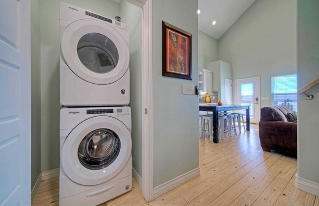 Sleeps 26 2 Homes w/ Waterfront Pool + Boat Dock Laguna Village Escape - Foto 15