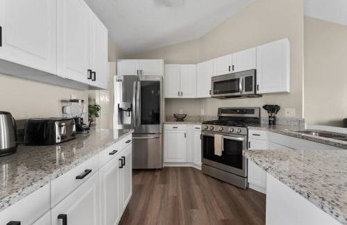 New Listing Pool and Game Room 4BR - Foto 12