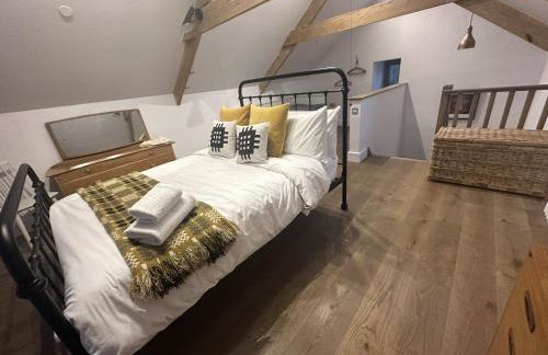 Beudy at Pentrecelyn - a gorgeous barn conversion with hot tub - Foto 28