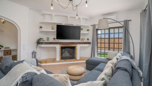 Host Wise - Sunny Spacious House - Terrace & Free Parking - Foto 4