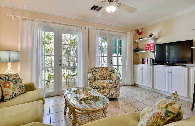 Breezy Bungalow by Avantstay Close 2 Zachary Taylor State Park & Beach w/ Shared Pool Week Long Stays - Foto 4