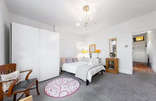 Lovely Split level 2 bedroom flat in NW London - Foto 4