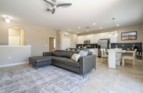 4BR Lakefront - Themed Rooms - Pool & BBQ! - Foto 23