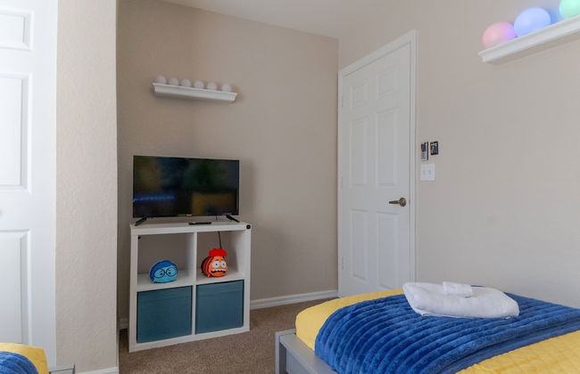 Charming Townhouse Near Disney - Photo 22