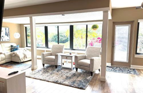 Sarasota Charm - Photo 2