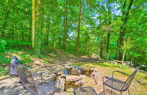 Secluded Chattanooga Getaway w/ Deck + Yard! - Foto 24