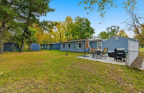 New Lakefront Getaway Private Hot Tub Min to DMC - Foto 41