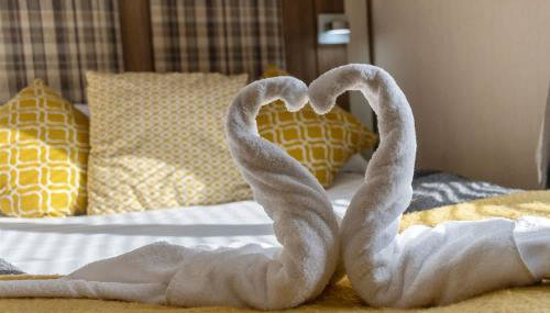 Retreat at the Lake - Fishing Lakes, Heated Outdoor Swimming Pool 500yrds on Sister Park , Pool Open April to September - Foto 2, towels, pet friendly