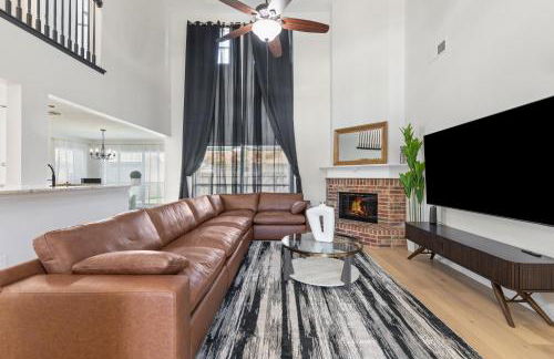 Spacious 5-bedroom villa in welcoming Burleson with WiFi, AC - Foto 13