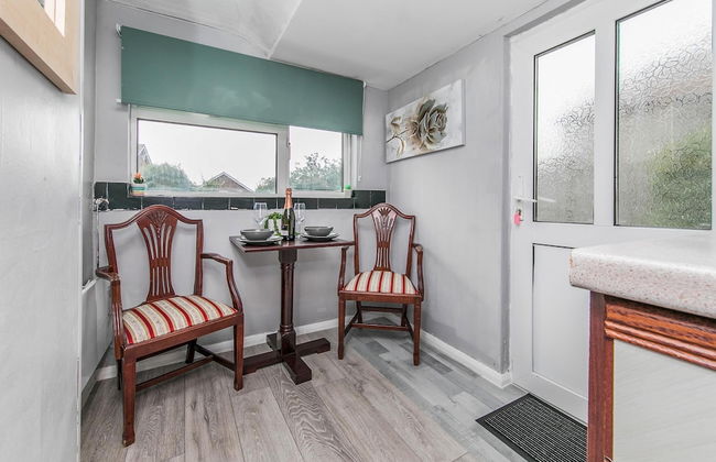 House - Sleeps 10 - Parking - Garden - Foto 16