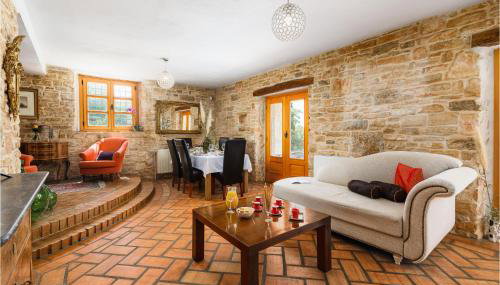 4 Bedroom Cozy Home In Sveti Lovrec - Foto 3