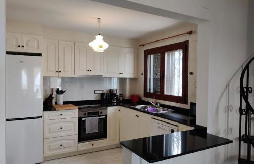 Villa with stunning sea views - Photo 6