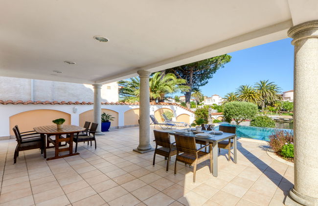 4 bedroom House in Castelló d'Empúries with private pool and garden - Photo 34