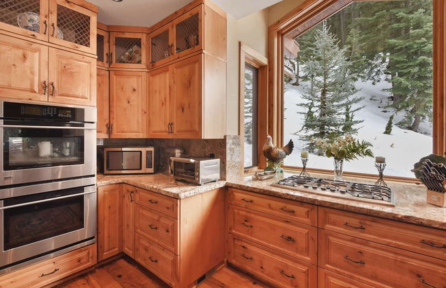 Wulf's Lodge at Olympic Valley Unwind in Hot Tub! - Photo 10