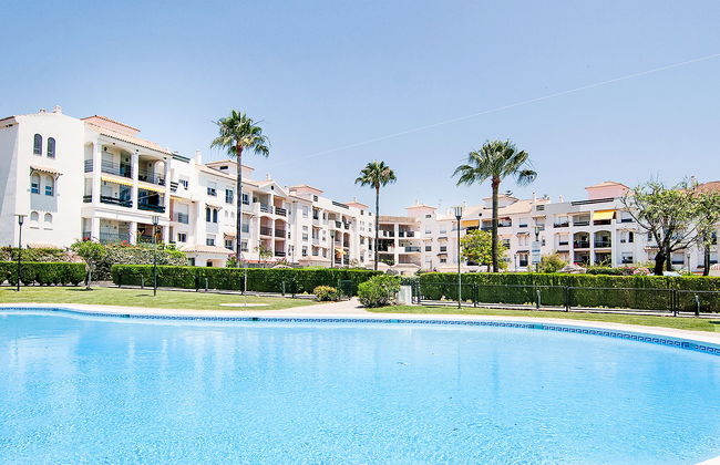 2 bedroom Apartment in Marbella with swimming pool and garden - Photo 1