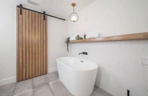 Contemporary Oaks | Heated Pool + Screened Lanai - Foto 22