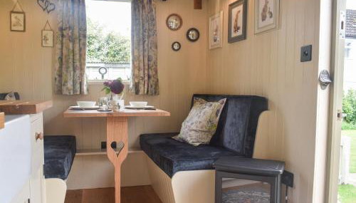 Shepard's Hut - Photo 2