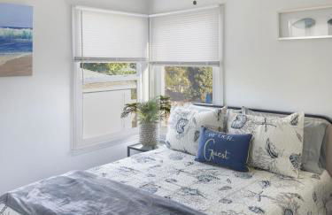 Quaint Mid-Century Cottage by the Coast - Foto 21