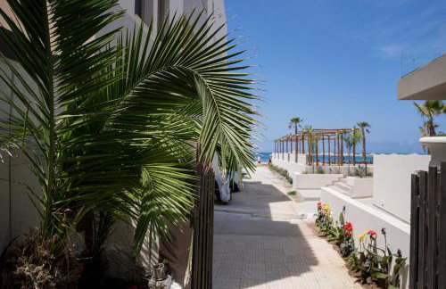 Chrispa's House Beachfront Bliss & Stunning Views - Foto 9