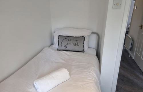 Charming 3Bed House in Strood - Foto 16