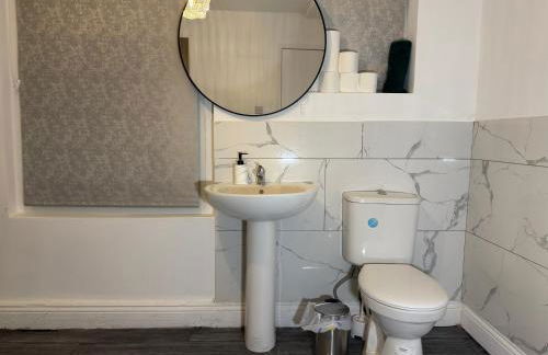 2 Bedroom Wakefield City Centre House With All Ensuite Rooms - Foto 19