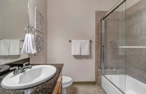 Hidden-Gem 2B Towhhouse in Springfield Close to DT and Stadium! - Photo 5