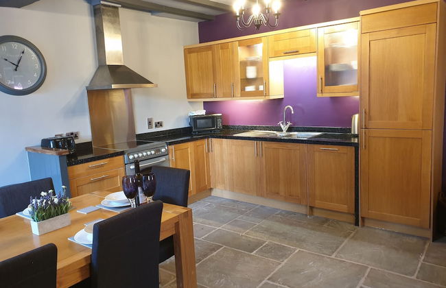 Lovely 4 bed House Sleeping 8 Near Ashbourne - Photo 6