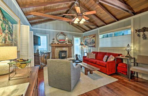 Redwoods Cabin with Hot Tub Walk to Russian River! - Foto 3