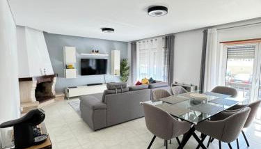 Modern Beach House - BBQ - 4 Beds - Photo 4