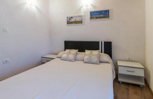 Four-Bedroom Holiday Home Labin With Sea View 08 - Photo 25