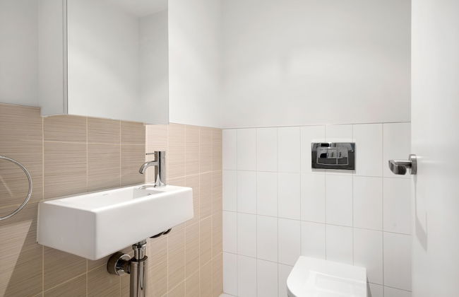 Premier Stays Melbourne - Photo 9