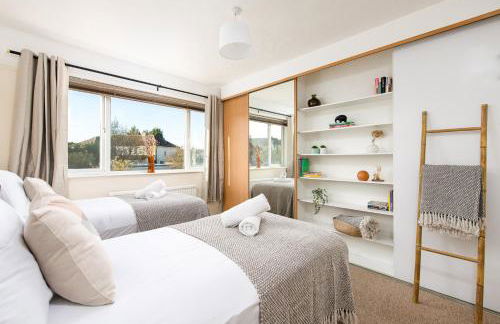 Long Stays-4bed house-Parking-By FabAccommodation - Foto 1