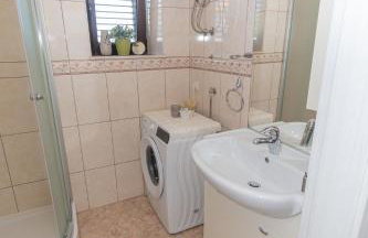 Spacious villa for 10 with a big private pool - Photo 58