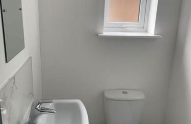 Newly refurbished studio, great location 8 studios - Photo 9