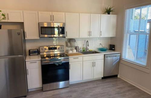 Chic Bungalow Apartment steps from Armature Works & Downtown Riverwalk - Foto 8