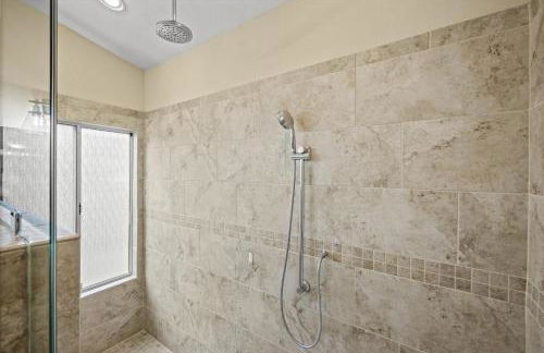 Explore Ramonas Vineyards Tranquil Home with Yard - Foto 17