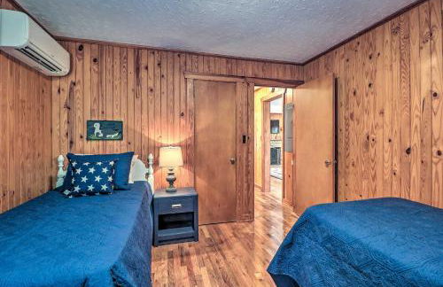 Waterfront Lake Martin Home with Grill and Beach! - Foto 17