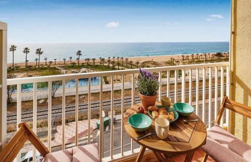 Nice Apartment In Pineda De Mar - Photo 9