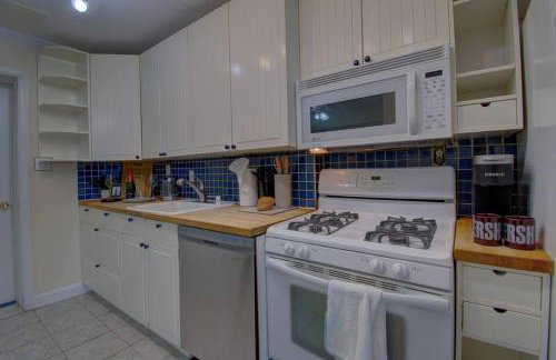 Book Now! 8-Min to Metro - King Bed- Old Town Central Retreat - Floyd's Freedom - - Foto 8