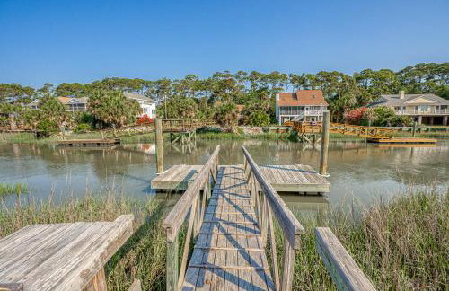 NEW LISTING Six Bedrooms - Private Dock - Steps to the Beach - Sleeps 14 - Foto 69