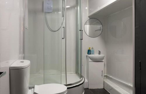 Getaway Accommodation with Pool Table and Jacuzzi! - Foto 7