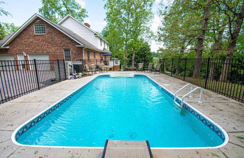 15 Minutes to Asheville! Spacious 7BR Luxury Home | Pool | Hot Tub | Game Room - Foto 69