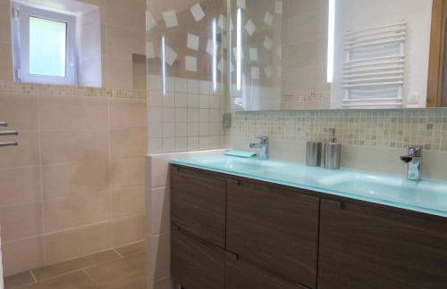 Belle maison entièrement rénovée avec jardin, WIFI, à 400m de la mer à ST QUAY-PERROS - Ref 871 - Foto 10