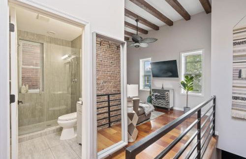 Perfect Location! Stylish Condo Steps Away from Nationals Stadium and Navy Yard in DC's Southwest Gem - Foto 1